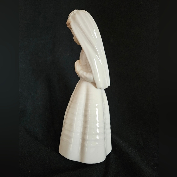 Nao by Lladro porcelain figurine of a girl, commonly known as "Girl Praying" - Picture 5 of 9
